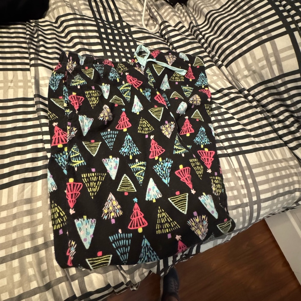 Sleep Chic Fleece Pajama Pants – Christmas Tree Print (M) Tree Patterned Pants - Picture 8 of 8